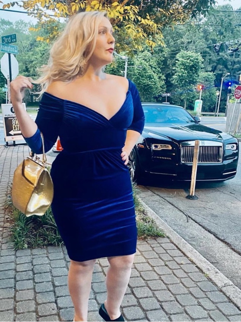 STARLET WIGGLE DRESS IN BLUE VELVET